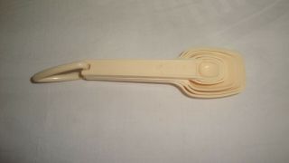 Tupperware Vintage Yellow/Gold Measuring Cups and Almond Measuring Spoons 4