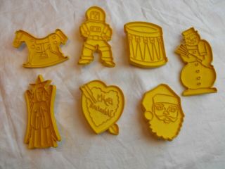 7 Vintage Yellow Stanley Home Products 3 - D Plastic Cookie Cutters