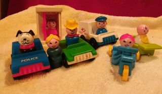 Vintage Fisher Price Little People MAIL TRUCK,  POLICE CAR,  PHONE BOOTH & FIGURES 3