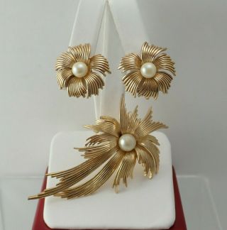 Vtg Crown Trifari Gold Tone Faux Pearl Abstract Flower Pin Brooch Earring Set