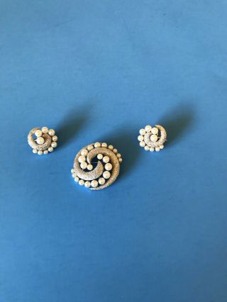 Vintage Trifari Faux Pearl Silver Tone Brooch And Clip On Earring Set