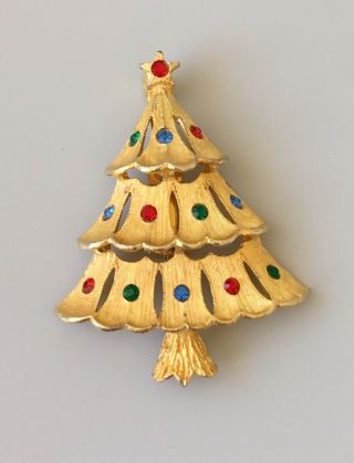 Vintage Signed Jj Christmas Tree Brooch In Gold Tone Metal With Crystals