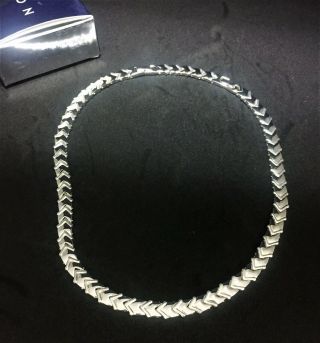 Vintage Avon Silver Tone Magnetic Necklace 17