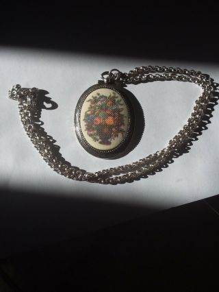 Vintage Sarah Coventry Tapestry Flower Motif Pendant Chain Necklace