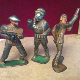 Vintage Ww2 Metal Lead Toy Soldiers Gas Mask,  Gunners Manoil/barclay ?