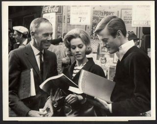 Henry Jane Peter Fonda Candid Nyc 1964 Vintage Orig Press Photo Actor Actress