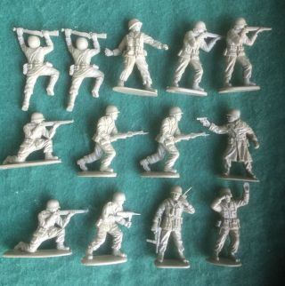 Vintage Matchbox 13 1/32 Us Army Plastic Soldiers