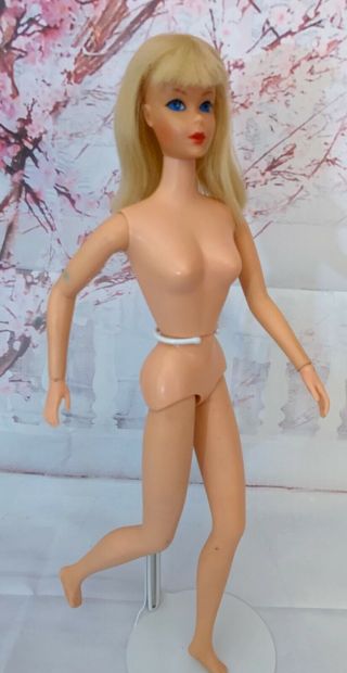 Vintage Light Blonde Dramatic Living Barbie 1116 Nude Mod Era Doll