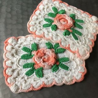 Vtg Hand Crochet Pot Holder 2p White Variagated Coral 3d Rose Trivet Valentine