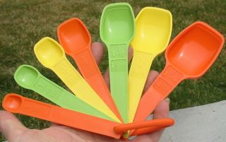 Vtg Harvest Multi Color Green Orange Yellow Tupperware Measuring Spoons Set
