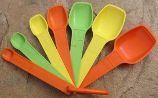 Vtg Harvest Multi Color Green Orange Yellow Tupperware Measuring Spoons SET 2