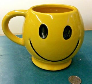 Vintage 1970 Mccoy Usa Art Pottery Yellow Smiley Happy Face Planter Or Mug