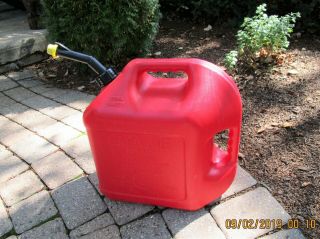 Vintage Blitz 5 Gallon 50833 Self Venting Gas Can with Easy Grip (USA) 3