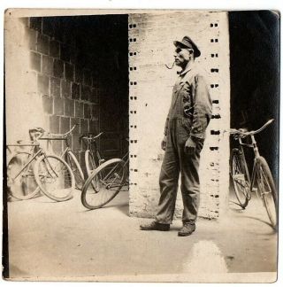 Vtg Snapshot - Workman W/pipe Standing W/a Group Of Bicycles 1915 - 1920