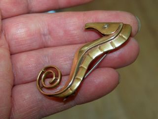 VINTAGE ARTISAN JEWELLERY HAND CRAFTED GOLD MARINE SEAHORSE BROOCH SHAWL PIN 2