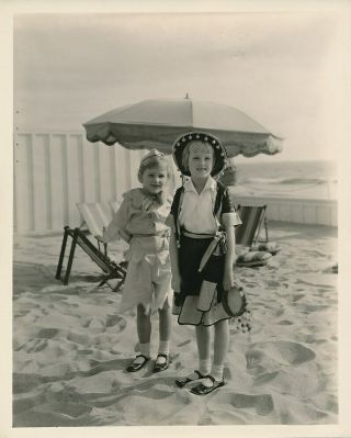 Gloria & Peggy Harold Lloyd Daughters Candid Beach Vintage 1932 Photo