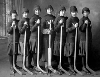 1915 The Victorias,  Women 
