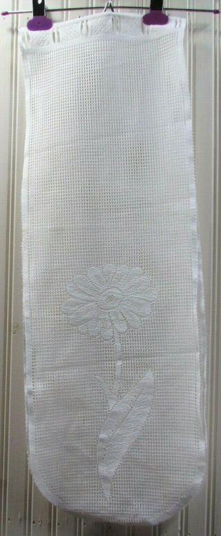 Daisy Flower Lace Sheer Tier (4) Panels each 9.  25 wide x 28.  50 long Window VTG 4