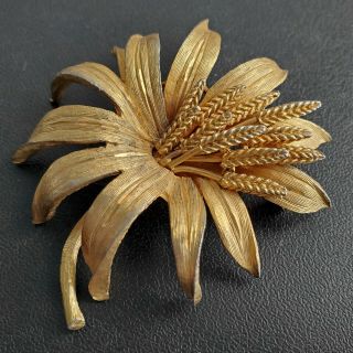 Signed Bsk Vintage Brushed Gold Tone Leaf Flower Brooch Pin Q108