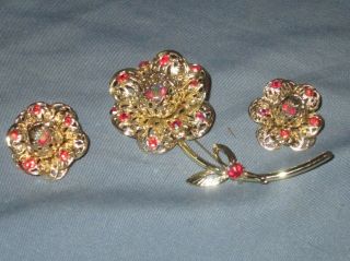 Vintage Sarah Coventry Gold - Tone Metal Red A/b Rhinestone Flower Pin Earrings