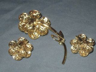 Vintage SARAH COVENTRY Gold - Tone Metal Red A/B Rhinestone Flower Pin Earrings 5