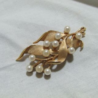 Vintage Signed Crown Trifari Gold Tone Faux Pearl Floral Leaf Pin Brooch