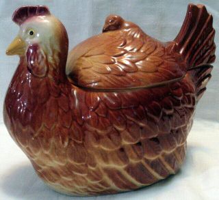 Vintage Fapco Fredericksburg Art Pottery Co.  Hen Cookie Jar Chick Finial