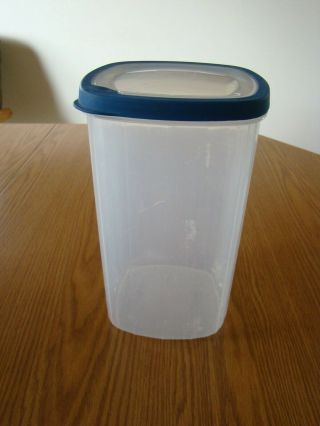 Vintage Large Rubbermaid Servin Saver 4.  5 Qt Tall Container