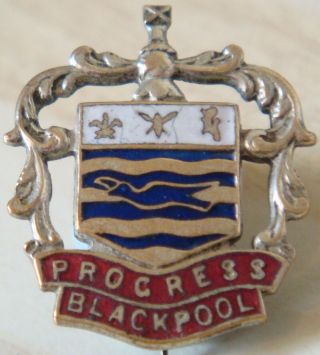 Blackpool Fc Vintage Club Crest Type Badge Brooch Pin In Gilt 22mm X 26mm