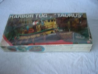 Vintage Plastic Model Kit Ship Boat Harbor Tug Taurus Revell 1973