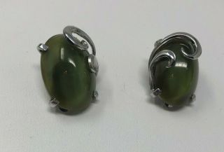 Vtg Whiting And Davis Green Cabochon Clip Earrings In Curved Silver Tone Setting