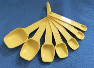 Set Of 7 Vtg Tupperware Nesting Measuring Spoons With Snap Ring,  Yellow,  1272