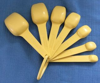 Set Of 7 VTG TUPPERWARE Nesting Measuring Spoons With Snap Ring,  Yellow,  1272 5