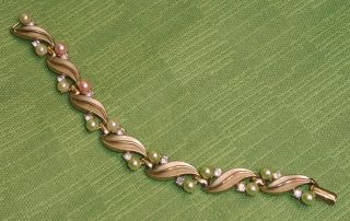 Vintage Link Bracelet Crown Trifari Signed Faux Pearl Rhinestone Gold Tone 290w