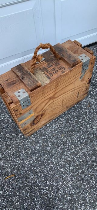 Vintage 1970 ' s M22A2 Wooden Hand Grenade Crate Case Box.  Metal Latch. 8