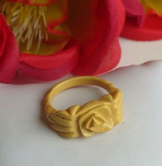 Vintage Carved Plastic Ring Jewelry Size 7 (af701)