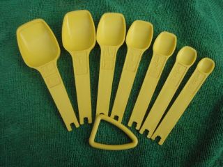 Tupperware Vintage Yellow Nesting Set 7 Measuring Spoons & Ring Holder