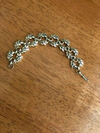 Vintage Unsigned Silver - Tone Bracelet With Eight (8) Links Of Textured Leaves