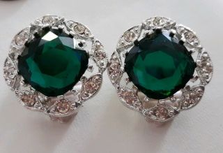 Vintage Sarah Cov Pat.  Pend.  Green Stone Clear Rhinestones Silver Clip Earrings