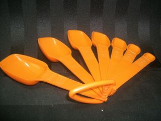 Tupperware Vintage Orange Nesting Set Of 7 Measuring Spoons W/ Ring Holder