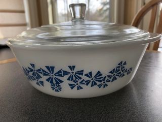 Vintage Glasbake 8 ½”,  2 Qt Casserole Dish,  J514,  With Glass Lid,  White And Blue