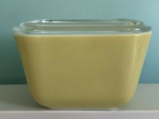 Vintage Yellow 501b Pyrex Refrigerator Dish With Lid 1.  5 Cup