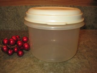 Vtg Rubbermaid 7 3 Cup Round Servin Saver Container Bowl Almond Lid