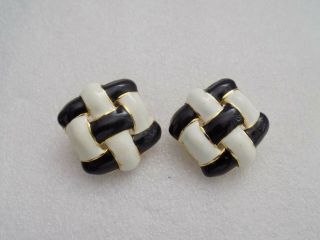 Vintage Black White Enamel Lattice Weave Square Clip On Earrings 4399