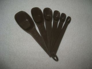 Tupperware 7 piece Measuring spoons w/ring brown vintage complete set 2