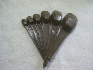 Tupperware 7 piece Measuring spoons w/ring brown vintage complete set 3