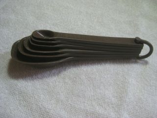 Tupperware 7 piece Measuring spoons w/ring brown vintage complete set 4