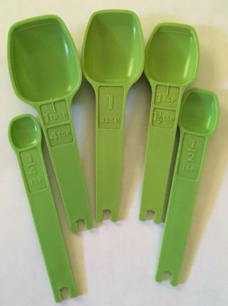Vintage Set Of 5 Tupperware Measuring Spoons Apple Green Nesting Bright