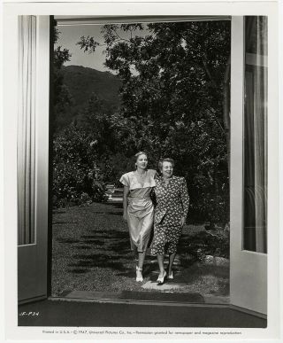 Joan Fontaine & Mother Lilian Fontaine @ Brentwood Home Vintage Photograph 1947