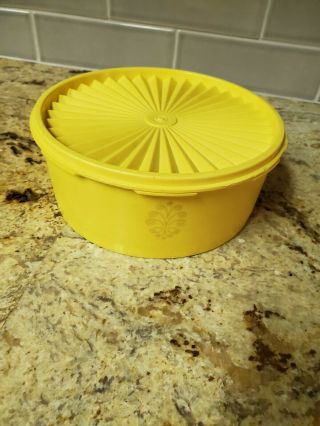 Vintage Tupperware 1204 Servalier 8 Cup Stacking Canister With 1205 Lid Yellow